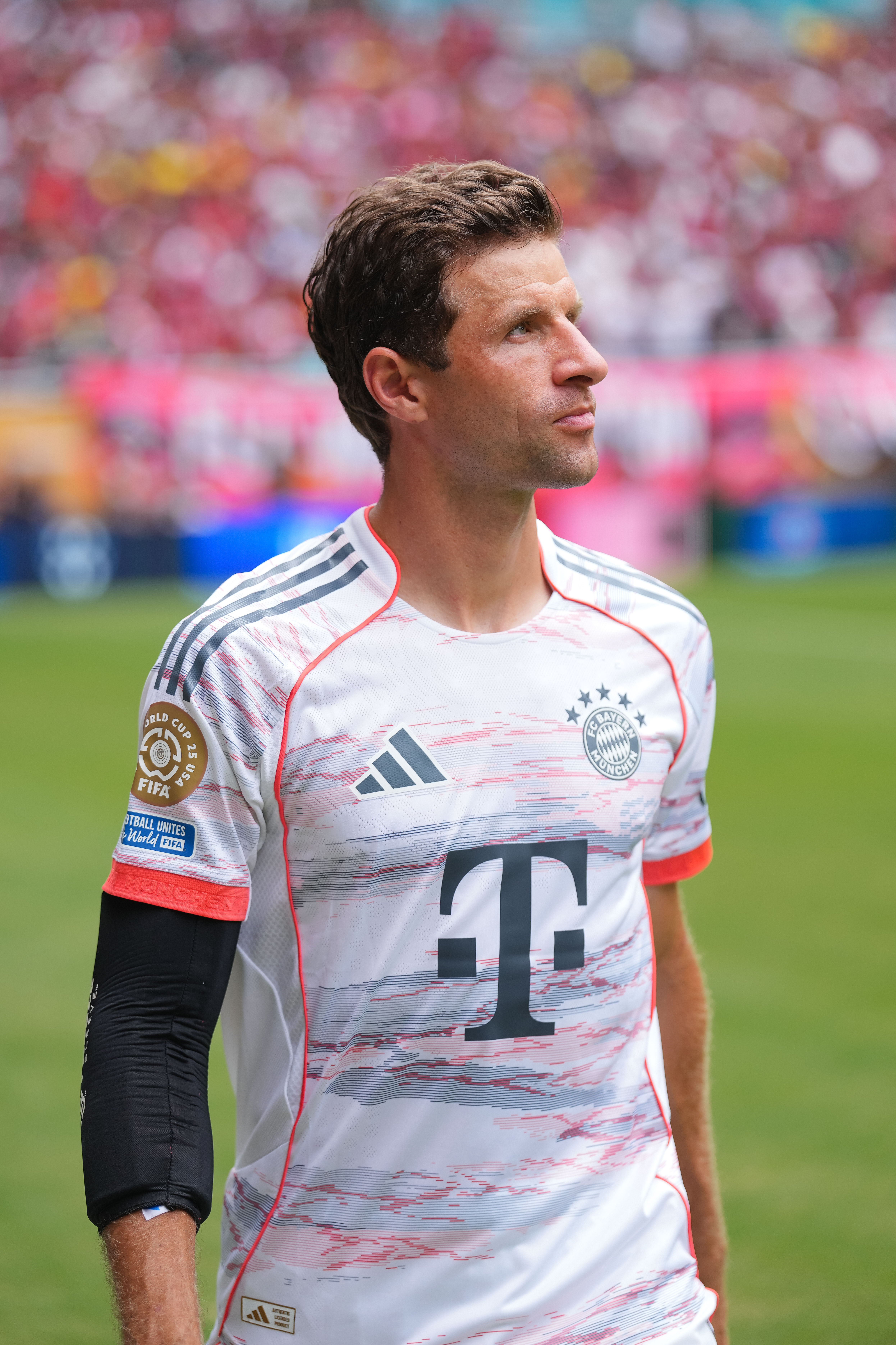 女孩陷入泥潭流沙沼泽